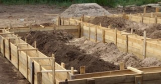 Ленточный фундамент с цоколем в каменке - от 15783 руб.